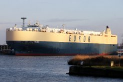 ASIAN PARADE - 229m [IMO:9122954] Autotransporter (Vehicles Carrier) Fotodatum: 2017-12-29 Baujahr: 1996 | DWT: 25226t | Breite: 32,26m | Tiefgang: 10,01m | Kapazität: 6000 CEU...