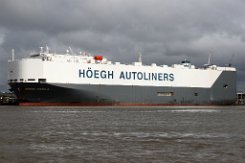 HÖEGH MANILA - 180m [IMO:9368912] Autotransporter (Vehicles Carrier) Fotodatum: 2017-04-10 Baujahr: 2007 | DWT: 17209t | Breite: 32,20m | Tiefgang: 9,60m | Ladekapazität: 5400 CEU...