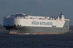 HÖEGH TRIDENT - 200m [IMO:9075709] Autotransporter (Vehicles Carrier) Fotodatum: 2015-12-09 Baujahr: 1995 | DWT: 21423t | Breite: 32,26m | Tiefgang: 10,02m | Ladekapazität: 6500 CEU...