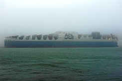 ATLANTIC STAR - 296m [IMO:9670573] Container-/ Ro-Ro Schiff (Container ship) Aufnahme: 2016-12-31 (im Nebel) Baujahr: 2015 | DWT: 55649t | Breite: 38m | Tiefgang: 10,4m |...