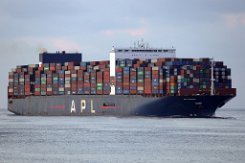 APL VANDA - 398m [IMO:9631993] Containerschiff (Container ship) Neuaufnahme: 2023-01-21 (2019-05-10) Baujahr: 2013 | DWT: 177408t | Breite: 51m | Tiefgang: 16m | Ladekapazität:...