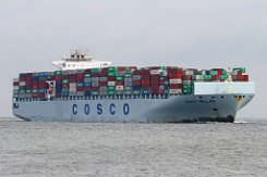 COSCO HELLAS - 351m [IMO:9308510] Containerschiff (Container ship) Aufnahme: 2014-08-09 Baujahr: 2006 | DWT: 107498t | Breite: 43m | Tiefgang: 14,5m | Ladekapazität: 9469 TEU...