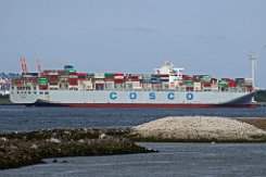 COSCO PORTUGAL - 366m [IMO:9516466] Containerschiff (Container ship) Aufnahme: 2016-07-06 Baujahr: 2014 | DWT: 157000t | Breite: 52m | Tiefgang: 15,5m | Ladekapazität: 13386 TEU...