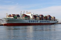 COSCO SHIPPING DANUBE - 300m [IMO:9731913] Containerschiff (Container ship) Aufnahme: 2019-05-22 Baujahr: 2016 | DWT: 111290t | Breite: 48m | Tiefgang: 14,5m | Ladekapazität: 9400 TEU