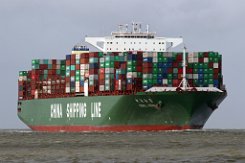 CSCL VENUS - 366m [IMO:9467251] Containerschiff (Container ship) Aufnahme: 2017-04-13 Baujahr: 2011 | DWT: 155470t | Breite: 51m | Tiefgang: 15,5m | Ladekapazität: 14074 TEU...