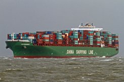 XIN SHANGHAI - 337m [IMO:9307231] Containerschiff (Container ship) Aufnahme: 2014-04-14 Baujahr: 2006 | DWT: 111889t | Breite: 46m | Tiefgang: 15m | Ladekapazität: 9580 TEU...
