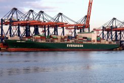EVER LUCKY - 335m [IMO:9604172] Containerschiff (Container ship) Aufnahme: 2018-02-07 Baujahr: 2014 | DWT: 104205t | Breite: 46m | Tiefgang: 14,2m | Ladekapazität: 8452 TEU...