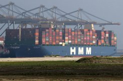 HMM DUBLIN - 400m [IMO:9863314] Containerschiff (Container ship) Aufnahme: 2020-07-18 Baujahr: 2020 | DWT: 200000t | Breite: 61m | Tiefgang: 16,5m | Ladekapazität: 23964 TEU...