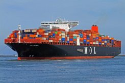 MOL QUASAR - 369m (ex) [IMO:9632026] Containerschiff (Container ship) Neuer Name: APL FULLERTON Aufnahme: 2015-05-24 Baujahr: 2014 | DWT: 150936t | Breite: 51m | Tiefgang: 16,0m |...