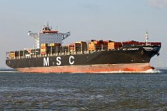 MSC AGROGENTO - 300m [IMO:9618276] Containerschiff (Container ship) Aufnahme: 2016-11-11 Baujahr: 2013 | DWT: 110652t | Breite: 48m | Ladekapazität: 8772 TEU Geschwindigkeit: 22 kn
