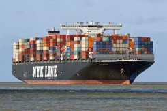 NYK CRANE - 364m (ex) [IMO:9741401] Containerschiff (Container ship) Aufnahme: 2017-04-11 Neuer Name: ONE CRANE Baujahr: 2016 | DWT: 155000t | Breite: 51m | Tiefgang: 15,8m |...