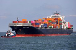 NYK METEOR - 294m [IMO:9337638] Containerschiff (Container ship) Aufnahme: 2021-08-24 Baujahr: 2007 | DWT: 65935t | Breite: 32,2m | Tiefgang: 13,52m | Ladekapazität: 4888 TEU...