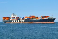 NYK ROMULUS - 294m [IMO:9416989] Containerschiff (Container ship) Aufnahme: 2017-09-04 Baujahr: 2010 | DWT: 65883t | Breite: 32m | Tiefgang: 13,5m | Ladekapazität: 4888 TEU...