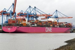 ONE MACKINAC - 366m (n) [IMO:9689603] Containerschiff (Container ship) Aufnahme: 20123-10-22 Ex- Name: MACKINAC BRIDGE Baujahr: 2015 | DWT: 147404t | Breite: 51m | Tiefgang: 15,5m |...