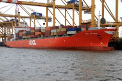 OOCL BELGIUM - 245m [IMO:9169419] Containerschiff (Container ship) Aufnahme: 2015-07-13 Baujahr: 1998 | DWT: 40972t | Breite: 32m | Ladekapazität: 2992 TEU