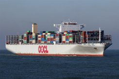 OOCL JAPAN - 400m [IMO:9776195] Containerschiff (Container ship) Aufnahme: 2019-10-30 Baujahr: 2017 | DWT: 191640t | Breite: 59m | Tiefgang: 16,0m | Ladekapazität: 21413 TEU...