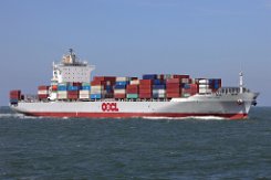 OOCL KOBE - 260m [IMO:9329526] Containerschiff (Container ship) Neuaufnahme: 2023-04-15 (2022-05-28|2019-04-17) Baujahr: 2007 | DWT: 50554t | Breite: 32m | Tiefgang: 12,6m |...