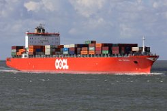 OOCL MONTREAL - 294m [IMO:9253739] Containerschiff (Container ship) Neuaufnahme: 2022-06-20 (2014-08-05) Baujahr: 2003 | DWT: 47840t | Breite: 32m | Tiefgang: 10,8m | Ladekapazität:...