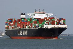 YM WELLHEAD - 368m [IMO:9684665] Containerschiff (Container ship) Aufnahme: 2017-05-10 Baujahr: 2015 | DWT: 145560t | Breite: 51m | Ladekapazität: 14080 TEU Baureihe:...