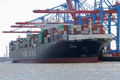 YM WINNER - 368m [IMO:9684689] Containerschiff (Container ship) Aufnahme: 2016-05-06 Baujahr: 2015 | DWT: 137825t | Breite: 51m | Ladekapazität: 13800 TEU Baureihe:...