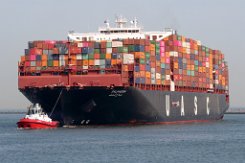 SALAHUDDIN - 369m [IMO:9708796] Containerschiff (Container ship) Fotodatum: 2018-07-27 Baujahr: 2015 | DWT: 149360t | Breite: 51m | Tiefgang: 15,5m | Ladekapazität: 14993 TEU...