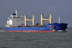 GLORIA CONFIDENCE - 200m [IMO:9883376] Massengutfrachter (Bulk Carrier) Fotodatum: 2022-01-30 Baujahr: 2019 | DWT: 63500t | Breite: 32m | Tiefgang: 13,30m Maschinenleistung: 8300 KW |...