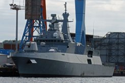 FALKE 911 - 121m (ex) Militärschiff (Military Ops) Lenkwaffenfregatte Aufnahme: 2016-08-07 Neuer Name: HERRAD ALGERIEN Baujahr: 2016 | Breite: 16,3m Baureihe: Herrad-Klasse