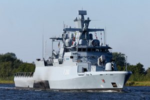 Militärschiffe