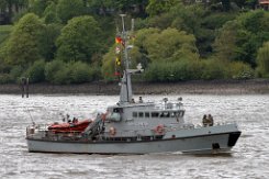 ASKOE MHV 905 - 25m Militärschiff (Military Ops) Fotodatum: 2019-05-10 dänische Marine Baujahr: 2006 | Breite: 5,60m | Tiefgang: 2,50m Maschinenleistung: 740 KW | Geschwindigkeit:...