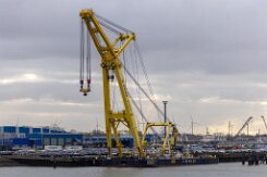HEBO-LIFT 10 - 83m [IMO:8010506] Kran (Crane Ship) Fotodatum: 2025-12-29 Ex-Name: TAKLIFT 4 Baujahr: 1981 | DWT: 4625t | Breite: 35,30m | Tiefgang: max. 6,02m Maschinenleistung:...