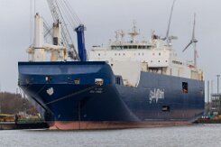 Bahri YANBU - 224m [IMO:9626534] Ro-Ro Schiff (Ro-Ro cargo) Fotodatum: 2026-01-02 Baujahr: 2014 | DWT: 25957t | Breite: 32,26m | Tiefgang: 9,5m | Ladekapazität: 364 TEU Lademeter:...