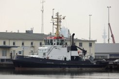 BUGSIER 7 - 32m (ex) [IMO:9693252] Hafenschlepper (Tug) Fotodatum: 2021-05-01 Neuer Name: FAIRPLAY-82 Baujahr: 2014 | Bollard pull: 72t | Breite: 11,3m | Tiefgang: 6,20m...