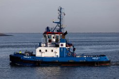 FAIRPLAY I - 25m [IMO:9365128] Hafenschlepper (Tug) Fotodatum: 2024-03-25 Baujahr: 2001 | Bollard pull: 70t | Breite: 11m | Tiefgang: 5,35m Maschinenleistung: 3700 KW |...