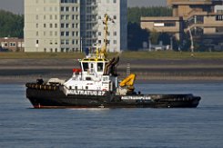 MULTRATUG 27 - 29m [IMO:9667875] Hafenschlepper (Tug) Fotodatum: 2017-05-10 Baujahr: 2013 | Bollard pull: 63t | Breite: 10,43m | Tiefgang: 4,80m Maschinenleistung: 3730 KW |...