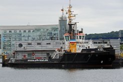KIEL - 32m [IMO:9405693] Hafenschlepper (Tug) Fotodatum: 2016-08-07 Baujahr: 2008 | Bollard pull: 68t | Breite: 11,00m | Tiefgang: 4,45m Maschinenleistung: 4200 KW |...