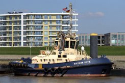 SVITZER ROTA - 25m [IMO:9760859] Hafenschlepper (Tug) Fotodatum: 2019-04-16 Baujahr: 2016 | Bollard pull: 70t | Breite: 12,63m | Tiefgang: 5,90m Maschinenleistung: 4200 KW |...