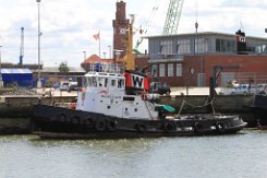 TAUCHER o. WULF 8 - 23m [KEINE IMO-NR.] Hafenschlepper (Tug) Fotodatum: 2015-07-10 Baujahr: 1970 | Bollard pull: 17t | Breite: 7m | Tiefgang: 2,90m Maschinenleistung: 1043 KW |...
