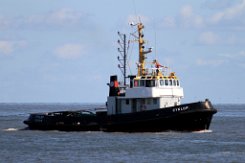 CYKLOP - 29m [IMO:6605448] Schlepper (Tug) Fotodatum: 2015-07-15 Baujahr: 1966 | Bollard pull: 22t | Breite: 8m | Tiefgang: 3,25m Maschinenleistung: 1214 KW |...