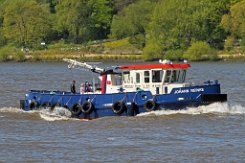 JOHANN REINKE - 18m [KEINE IMO-NR.] Schlepper (Inland Tug) Fotodatum: 2016-05-05 Baujahr: 2015 | Breite: 7m | Tiefgang: 2,55m Maschinenleistung: 588 KW | Geschwindigkeit: 12,0 kn...