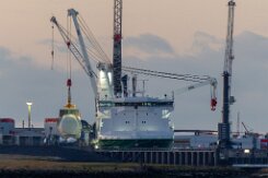 ELISA - 150m [IMO:9978482] Schwerlastschiff (Heavy Load Vessel) Fotodatum: 2025-12-30 LNG Antrieb Baujahr: 2025 | DWT: 15171t | Breite: 27,20m | Tiefgang: 8,50m | Kräne: 2 x...