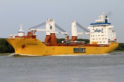 HAPPY DYNAMIC - 157m [IMO:9551973] Schwerlastschiff (Heavy Load Vessel) Fotodatum: 2015-07-04 Baujahr: 2011 | DWT: 18043t | Breite: 26m | Tiefgang: 7,0m Maschinenleistung: 8400 KW |...