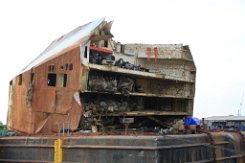 [Details] Überreste der BALTIC ACE Ein Teil vermutlich der gesunkenen BALTIC ACE im Rotterdammer Hafen...