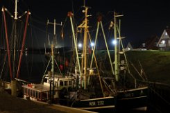 [Nachtaufnahme] NOR 232 GRE 2 Fischkutter abends in Greetsiel