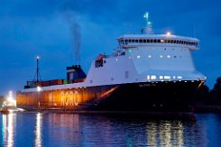 [Nachtaufnahme] ML FREYJA [IMO:9799977] Ro-Ro Schiff (Ro-Ro cargo) Fotodatum: 2024-08-25 Baujahr: 2017 | DWT: 12784t | Breite: 26m | Tiefgang: 7,63m Maschinenleistung: 12000 KW |...