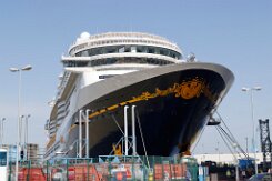 [Schiffe Spezial] Disney Destiny (9) Das neue Kreuzfahrtschiff DISNEY DESTINY liegt am 2025-08-13 in Papenburg am Ausrüstungspier der Meyer-Werft.