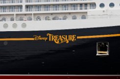 [Schiffe Spezial] Disney Treasure (14) Das neue Kreuzfahrtschiff DISNEY TREASURE liegt am 2024-09-15 in Papenburg an der Meyer-Werft.