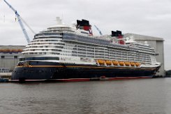 [Schiffe Spezial] Disney Treasure (3) Das neue Kreuzfahrtschiff DISNEY TREASURE liegt am 2024-09-15 in Papenburg an der Meyer-Werft.