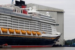 [Schiffe Spezial] Disney Treasure (4) Das neue Kreuzfahrtschiff DISNEY TREASURE liegt am 2024-09-15 in Papenburg an der Meyer-Werft.