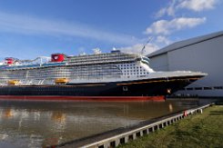 [Schiffe Spezial] Disney Wish (4) Das neue Kreuzfahrtschiff DISNEY WISH liegt am 2022-02-26 in Papenburg an der Meyer-Werft.