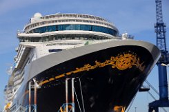 [Schiffe Spezial] Disney Wish (6) Das neue Kreuzfahrtschiff DISNEY WISH liegt am 2022-02-26 in Papenburg an der Meyer-Werft.